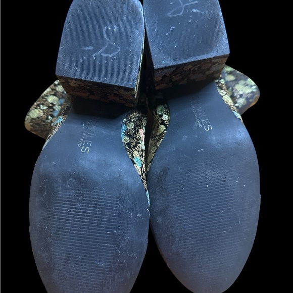 Charles David Black Floral Ankle Boots - Picture 5 of 7